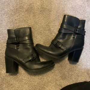Black heel boots
